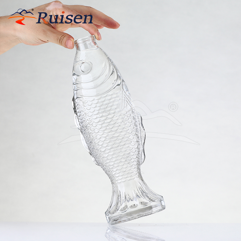 Wholesale New Design Fish Unique Style Animal Glass Bottle Customized Water Bottle with Sealed Lid Beverage White Wine 500ml 