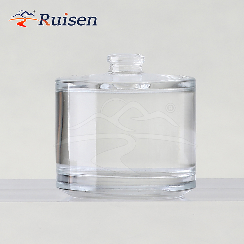 Portable 70mI Rectangle Cylinder Fragrance Glass Cosmetic Perfume Bottle 15mm Neck Size with Pump Sprayer Flat Shape