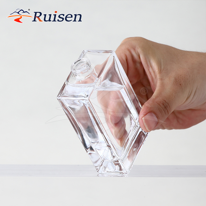 Factory Direct Sales 100ml Transparent Flat square Perfume Bottle Bayonet Glass Bottle Wholesale 