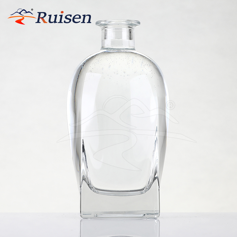 High End Heavy 1000ml Liquor Bottles Custom Own logo Vodka Bottle ODM or OEM Vodka Glass Bottles with Cork Sealing
