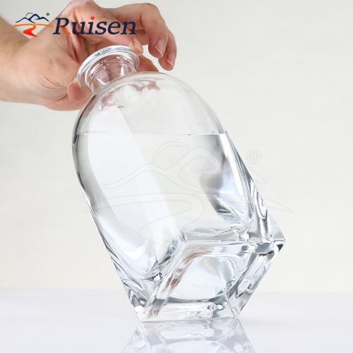 High End Heavy 1000ml Liquor Bottles Custom Own logo Vodka Bottle ODM or OEM Vodka Glass Bottles with Cork Sealing