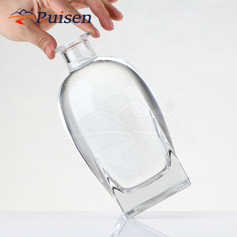High End Heavy 1000ml Liquor Bottles Custom Own logo Vodka Bottle ODM or OEM Vodka Glass Bottles with Cork Sealing 