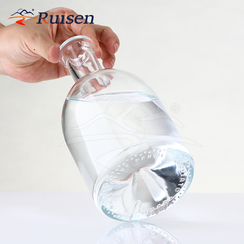 High-end Crystal Glass Bottle Food Grade 700ml Round Shape Crystal White Liquor Glass Bottle 