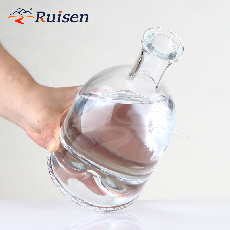 High-end Crystal Glass Bottle Food Grade 700ml Round Shape Crystal White Liquor Glass Bottle 
