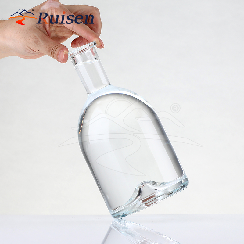 High-end Crystal Glass Bottle Food Grade 700ml Round Shape Crystal White Liquor Glass Bottle 