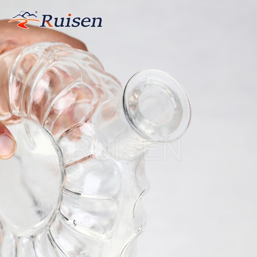 High-end engraved glass bottle Brandy glass bottle 700 ml