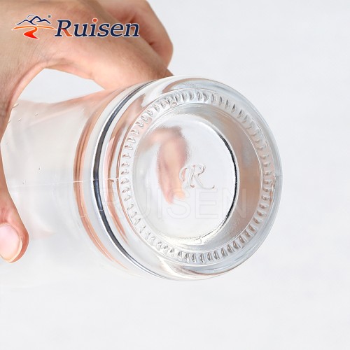Factory manufactures cylindrical glass bottles for vodka 500ml 