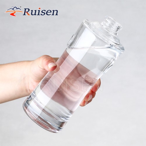 Factory manufactures cylindrical glass bottles for vodka 500ml 