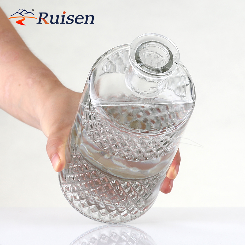 Wholesale Custom Luxury 500ml Whiskey Brandy Argyle Pattern Glass Liquor Bottle Transparent Glass Tequila Empty Bottle 