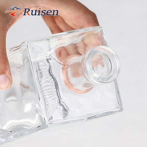 Customized Square White Wine Gin Glass Bottle 500ml