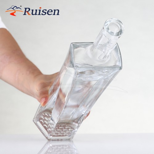 Customize 750ml 75cl Unique Shaped Square Shoulder Super Flint Rum Vodka Whisky Glass Bottle With Cork