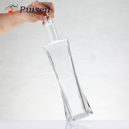 Customize 750ml 75cl Unique Shaped Square Shoulder Super Flint Rum Vodka Whisky Glass Bottle With Cork