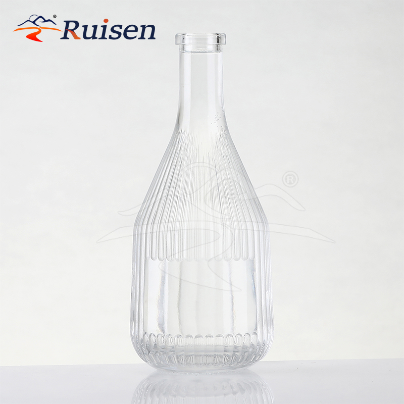 China Manufacturer Engrave Stripe Custom Glass Liquor Bottle Packaging Gin Whiskey Liquor Glass Bottle