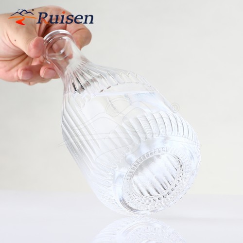 China Manufacturer Engrave Stripe Custom Glass Liquor Bottle Packaging Gin Whiskey Liquor Glass Bottle