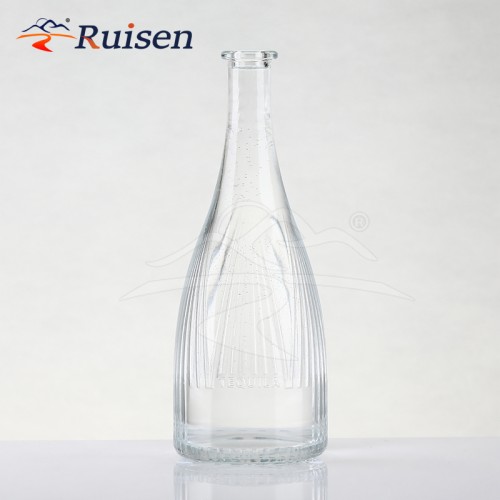 China Manufacturer Engrave Stripe Custom Glass Liquor Bottle Packaging Gin Whiskey Liquor Glass Bottle