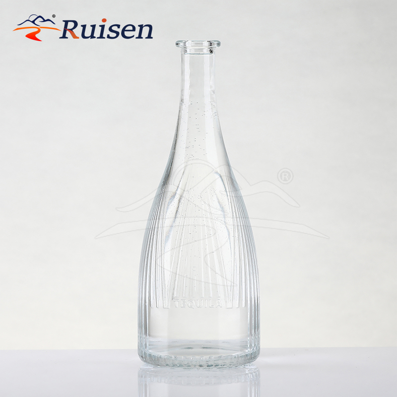 China Manufacturer Engrave Stripe Custom Glass Liquor Bottle Packaging Gin Whiskey Liquor Glass Bottle