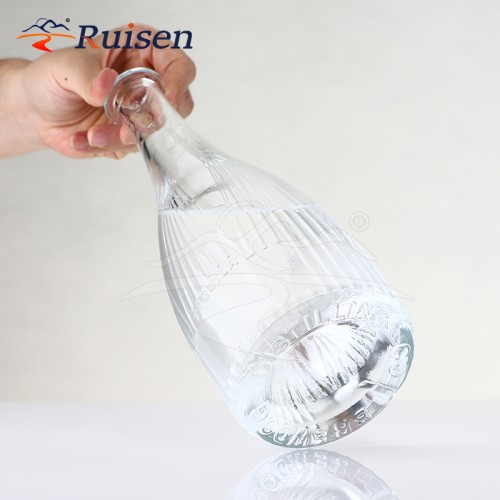 China Manufacturer Engrave Stripe Custom Glass Liquor Bottle Packaging Gin Whiskey Liquor Glass Bottle