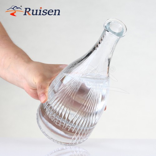 China Manufacturer Engrave Stripe Custom Glass Liquor Bottle Packaging Gin Whiskey Liquor Glass Bottle