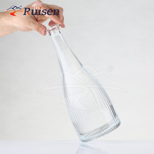 China Manufacturer Engrave Stripe Custom Glass Liquor Bottle Packaging Gin Whiskey Liquor Glass Bottle
