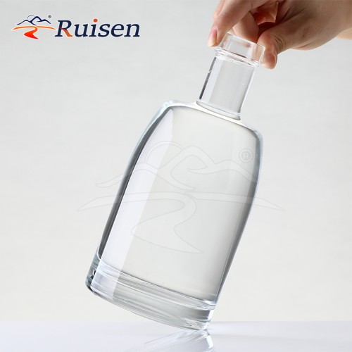 Custom Unique Design 700ML Resealable Tequila Packaging Bottles Glass Gin Liquor Rum Alcohol Bottles Cork Sealing