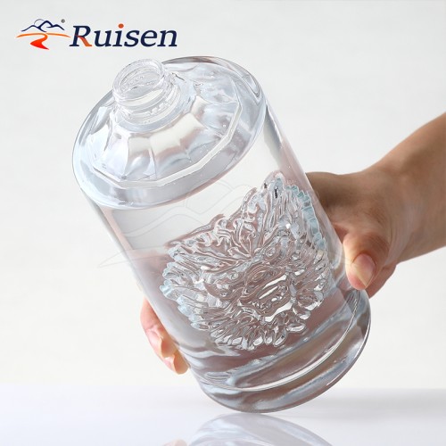 Custom Logo Round Shaped Tiger Engraved Lead-Free Glass Whiskey Decanter for Tequila and Brandy with Cork Sealing