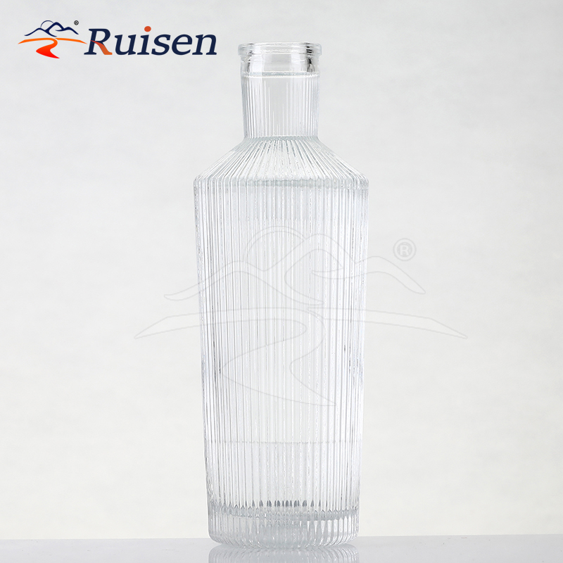 Luxury Customized Stripe Design 750ml Clear Glass Gin Rum Bottle Cork Lid 700ml 500ml Brandy 1000ml Capacity Tequila Bottle