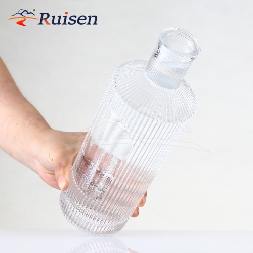 Luxury Customized Stripe Design 750ml Clear Glass Gin Rum Bottle Cork Lid 700ml 500ml Brandy 1000ml Capacity Tequila Bottle