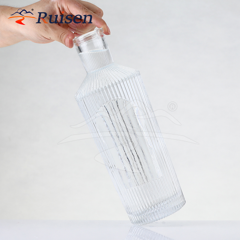 Luxury Customized Stripe Design 750ml Clear Glass Gin Rum Bottle Cork Lid 700ml 500ml Brandy 1000ml Capacity Tequila Bottle 