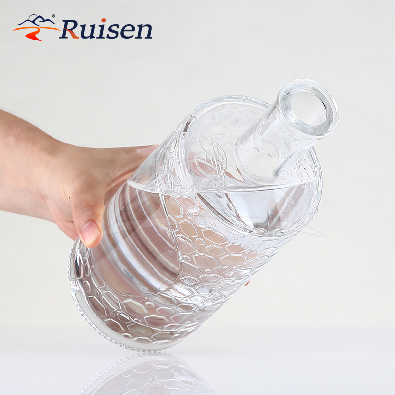 Wholesale Custom High Quality 500ml 700ml 750ml 1L Glass Tequila Gin Rum Whiskey Vodka Bottles Cork Popular Liquor Containers 