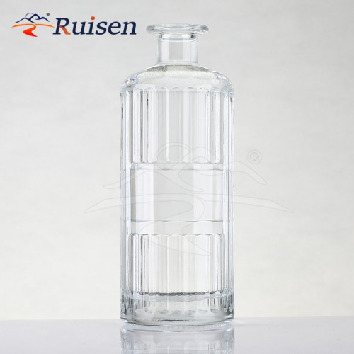 Custom Vertical Line 700ml Glass Liquor Bottle for Vodka Gin Whisky Spirit Bottle With Cork Top