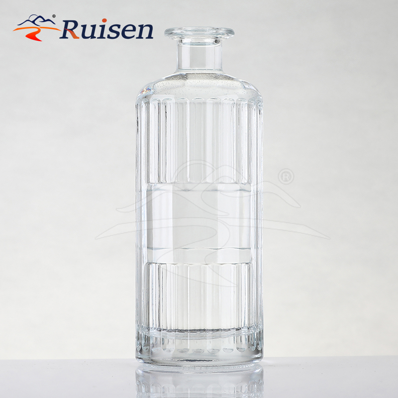 Custom Vertical Line 700ml Glass Liquor Bottle for Vodka Gin Whisky Spirit Bottle With Cork Top