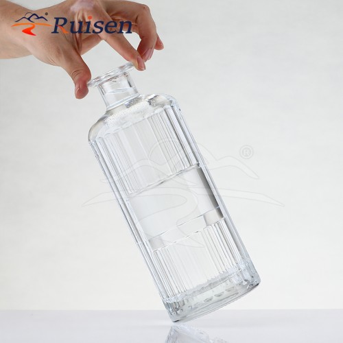 Custom Vertical Line 700ml Glass Liquor Bottle for Vodka Gin Whisky Spirit Bottle With Cork Top