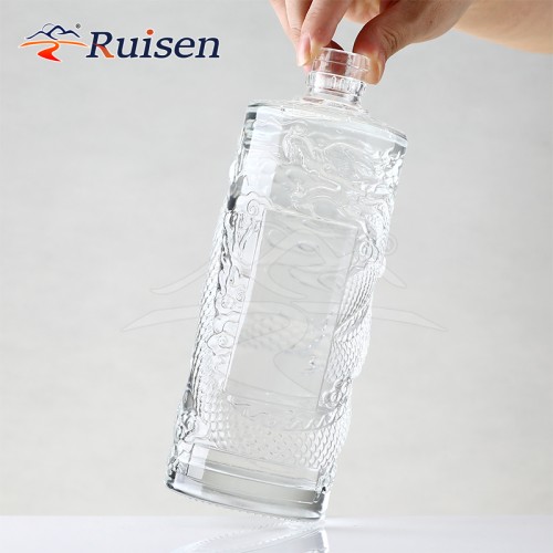Custom 500ml New Dragon Embossed Printing White Wine Glass Bottle Transparent Brandy Whiskey Vodka Liquor Round Glass Bottle