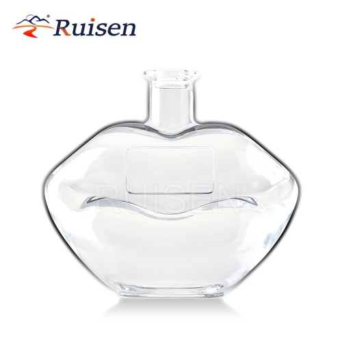 Creative personalised lip shaped bottle glass bottle vodka glass bottle 750ml