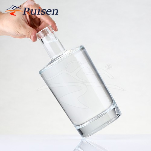 Factory Custom 700ml Round Shape Vodka Glass Bottles Premium 500ml 750ml Whisky Gin Spirit Glass Bottle for Liquor Beverage