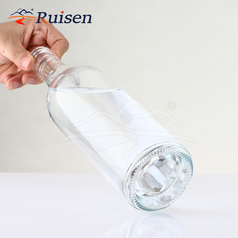 Best Sealing Empty 750ml Rum Vodka Gin Liquor Glass Bottle with Super Flint Material 