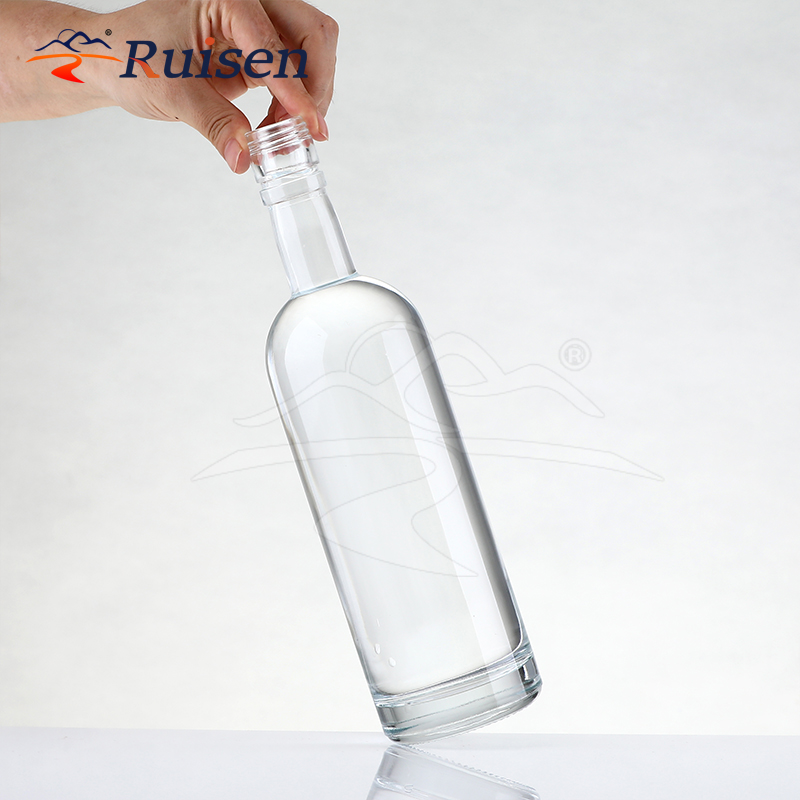 Best Sealing Empty 750ml Rum Vodka Gin Liquor Glass Bottle with Super Flint Material 