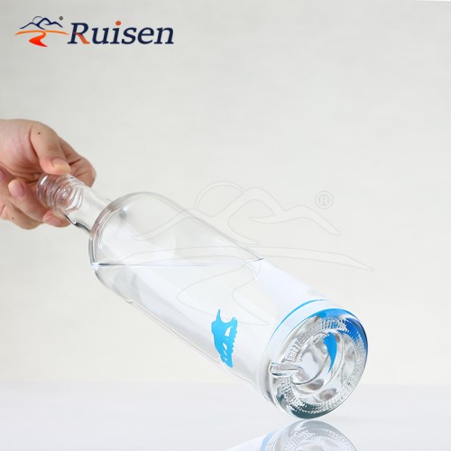 Wholesale Factory Price 500ml 700ml 1000ml Beverage Drinks Liquor Glass Bottle with Stopper