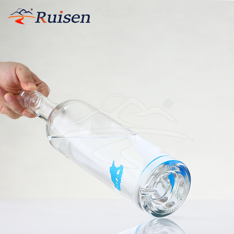 Wholesale Factory Price 500ml 700ml 1000ml Beverage Drinks Liquor Glass Bottle with Stopper 
