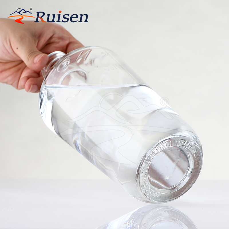 China Factory 500Ml 750Ml Transparent Whisky Brandy Spirit Liquor Glass Bottle Vodka Liquor Supplier 