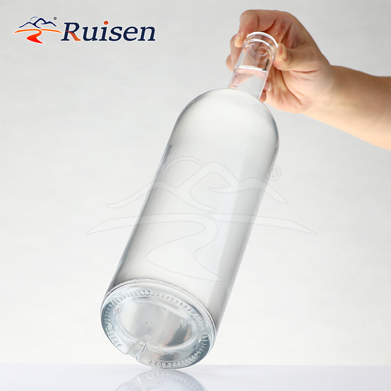 Best Sealing Empty 750ml Rum Vodka Gin Liquor Glass Bottle with Super Flint Material 