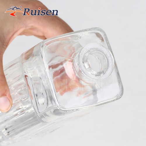 Square Thick Bottom Glass Deluxe Vodka Whisky Spirits Glass Bottle 500ml