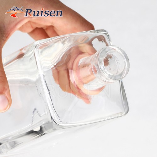 Transparent Dragon Glass White Flat Hollow with Crown Cap Sealed Cap Wine Whiskey Glass Bottle 500ml