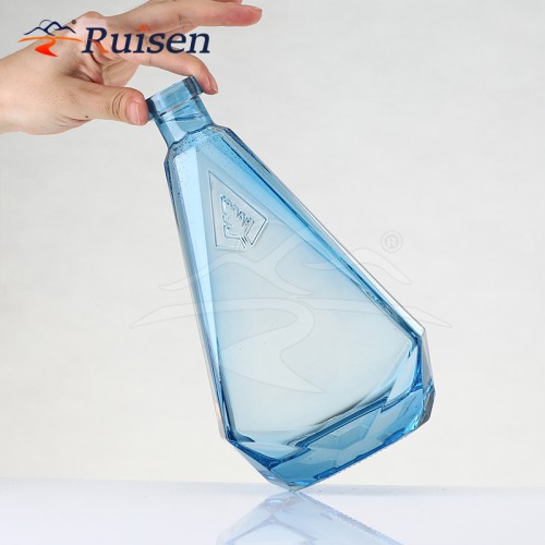 Factory sale whisky vodka glass bottle gradient colour glass bottle with cork 700ml