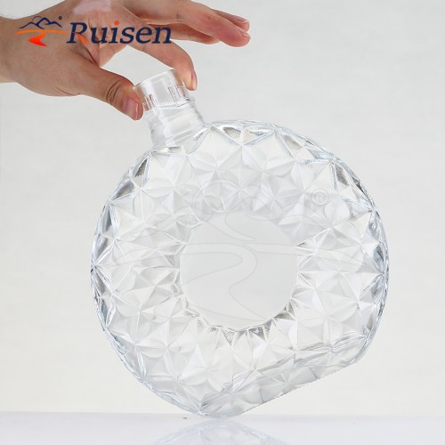 Wholesale China Factory 700ml Empty Round Vodka Spirit Whisky Wine Glass Bottle for Liquor With Cork