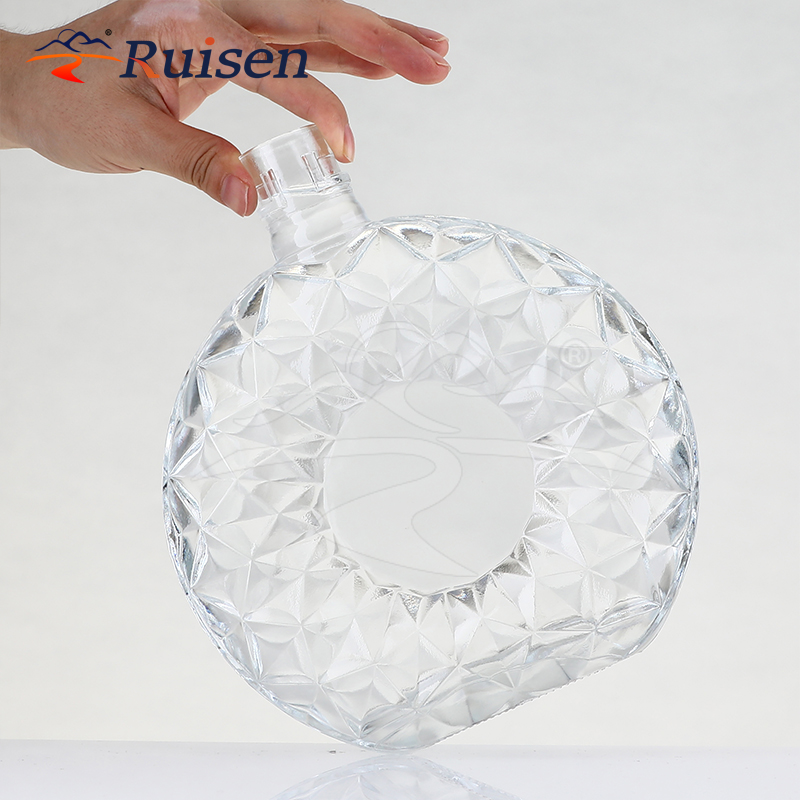 Wholesale China Factory 700ml Empty Round Vodka Spirit Whisky Wine Glass Bottle for Liquor With Cork 