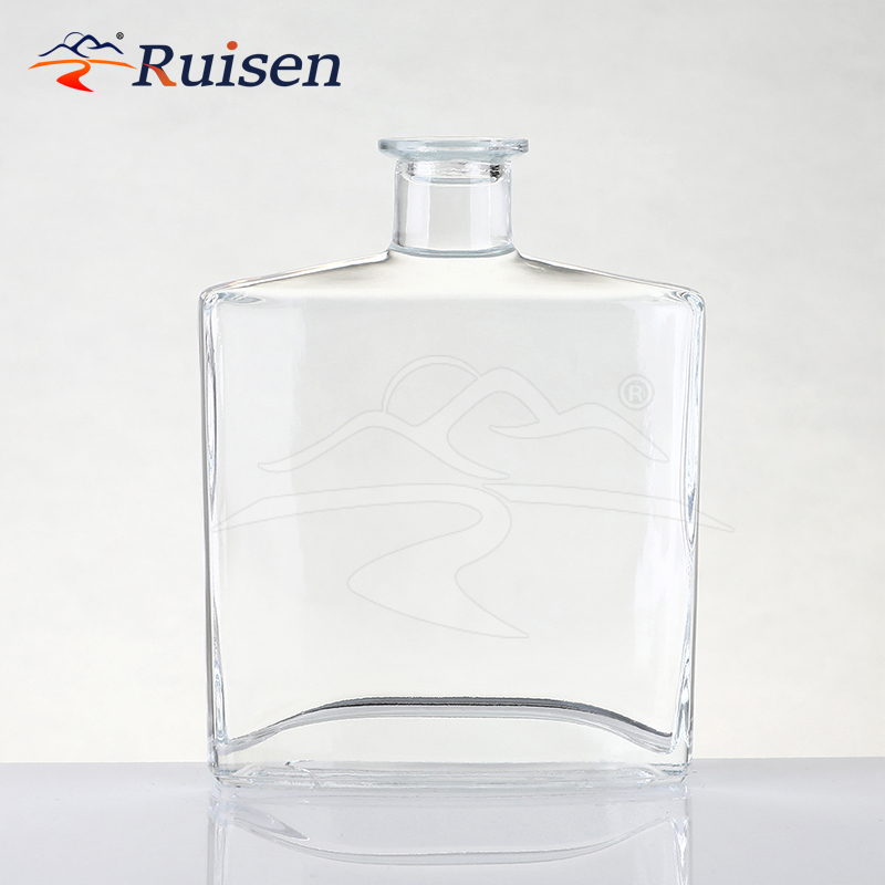 700 ml Unique Design Spirit Liquor Bottle 700ml Gin Whiskey Wine Vodka Glass Bottle for Brandy Rum
