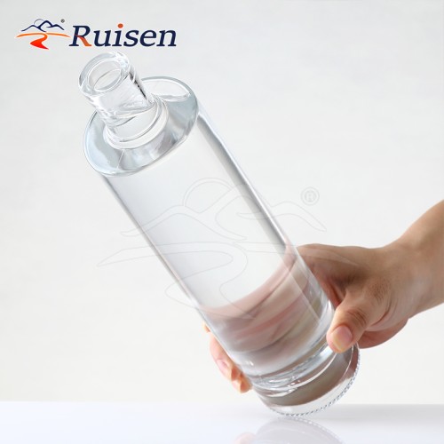 Premium Transparent Glass Bottles for Luxury Brandies Like Whiskey Rum Gin Tequila in Customized Sizes 350ml 500ml 700ml 750ml