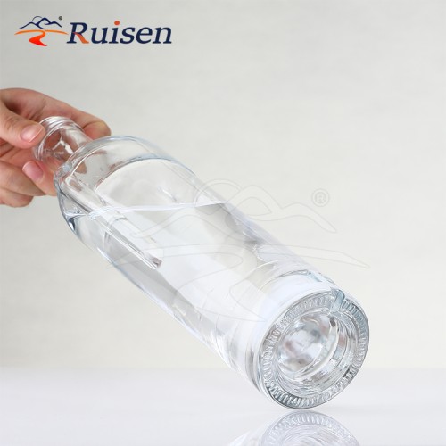 Customized Factory Price Heavy Brandy Whisky Vodka Tequila 750ml Elegant Round Shape Glass Spirits Liquor Bottle with Cork