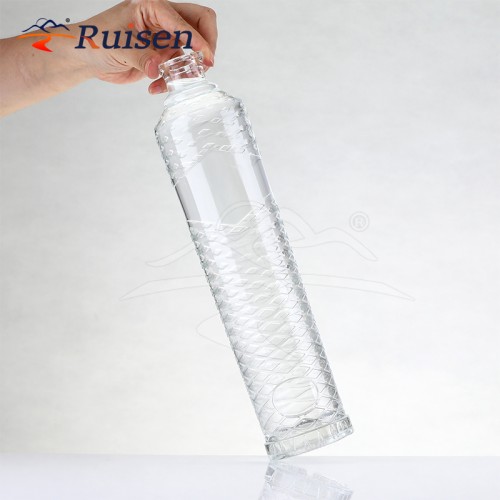 New Fancy Custom Glass Bottle Beautiful Dragon Embossed Liquor Glass Bottle With Golden Lid